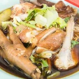 ก๋วยเตี๋ยวน่องไก่ ตีนไก่