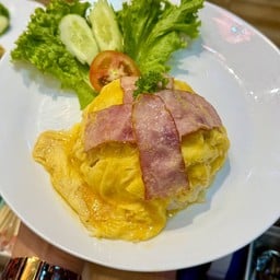 ข้าวไข่ข้นเบคอน