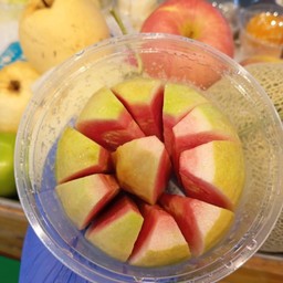 ฝรั่งไส้แดงหวานกรอบหั่นพร้อมทาน
