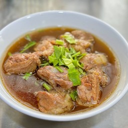 ก๋วยเตี๋ยวซี่โครงอ่อนหมูตุ๋น