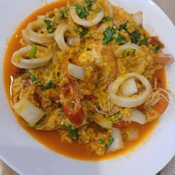 ผัดผงกะหรี่ (กับข้าว)