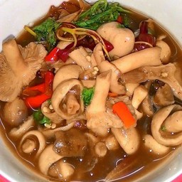 แกงเห็ด คนเมือง (Thai Northern Spicy Mushroom Soup)