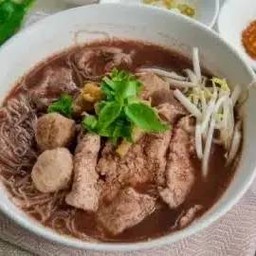 ก๋วยเตี๋ยวหมู ลูกชิ้นหมู