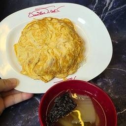ข้าว+ไข่เจียวนุ่ม 2 ฟอง+ซุป