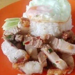 ข้าวหมูกรอบคั่วพริกเกลือ