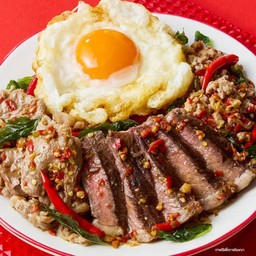 ข้าวกะเพราป่าเถื่อน รวมโคคลั่ง (เนื้อพิคานย่า+เนื้อสไลซ์+เนื้อสับ)