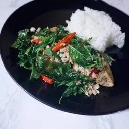 ไข่เยี่ยวม้า กะเพราะกรอบ