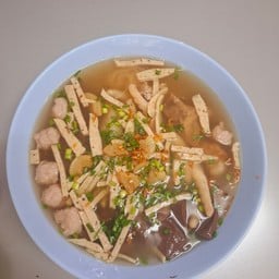 ชายหน่อยก๋วยจั๊บ ข้าวต้ม