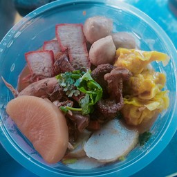 หมิว ก๋วยเตี๋ยวป๊อก ป๊อก (รถเข็นหน้าโรงเรียนเทศบาลโนนทัน)