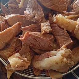 ข้าวหน้า เนื้อวัวตุ๋น น้ำจิ้มแจ่ว