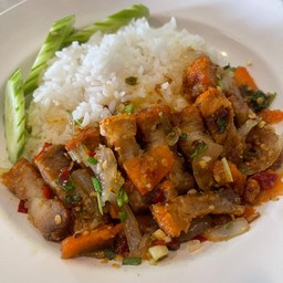 ข้าวราดคั่วพริกเกลือ
