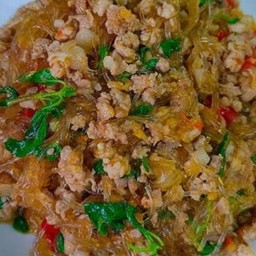 กระเพราวุ้นเส้นหมูสับราดข้าว