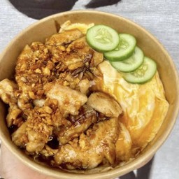 ข้าวไข่ข้นราดหมูกระเทียม