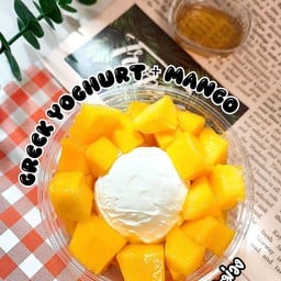 มะม่วง + กรีกโยเกิร์ต 100 ก. + น้ำผึ้ง