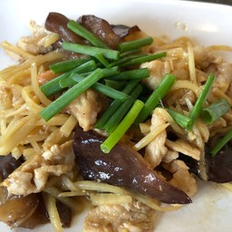 ไก่ผัดขิงกับข้าว
