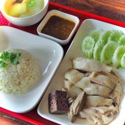 ไก่ต้มสับ 1 จาน และ ข้าวมัน 1 ถุง