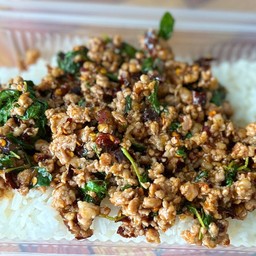 ข้าวกะเพราหมูสับ พริกแห้ง(เผ็ด)