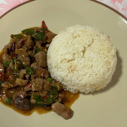 [อร่อยซ่ากับโค้ก] กระเพราเครื่องในไก่ +  โค้ก ออริจินัล (กระป๋อง)