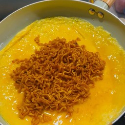 รามยอนห่อไข่