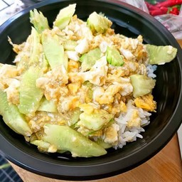 ผัดแตงใส่ไข่ ราดข้าว