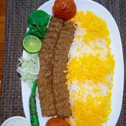 Cheloh kebab. Koobideh Kebab With Rice (ข้าวเนื้อย่างสไตล์อิหร่าน)