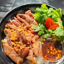 ข้าวหมูทอดน้ำปลาจิ้มแจ่ว