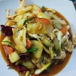 ไก่ผัดเม็ดมะม่วง - Fried Chicken with Cashew Nuts