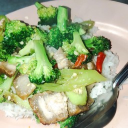 บล็อคโครี่หมูกรอบ