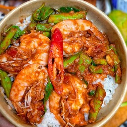 ผัดพริกแกงกุ้ง ราดข้าว