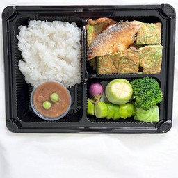 ข้าวน้ำพริกกะปิ+สามเกลอทอด+ผัก