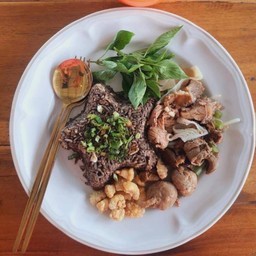 ข้าวผัดก๋วยเตี๋ยวเรือ (หมูรวม)