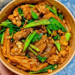 ผัดซีอิ๊วหมูชิ้น (เส้นใหญ่)