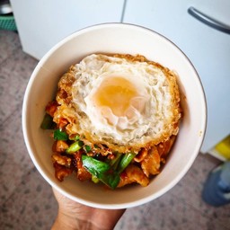 ข้าวผัดพริกแกงหมูชิ้น