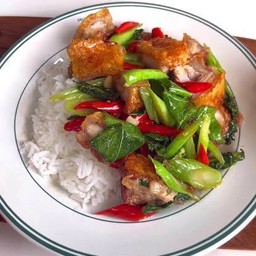 ข้าวคะน้าหมูกรอบ