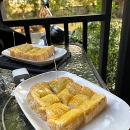 ร้านอาหาร Ban Khun Ta เขื่องใน