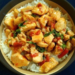 ข้าวกะเพราไก่ชิ้น