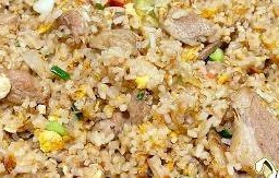 ข้าวผัดหมูนุ่มခေါက်ဖာမို