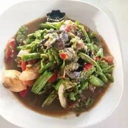 ตำถั่่วปูปลาร้า - Spicy long bean salad