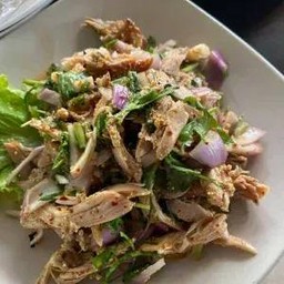 น้ำตกไก่ย่าง - Spicy Grilled BBQ chicken salad