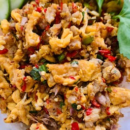 ไข่ขยี้หมูสับคั่วพริกเกลือ