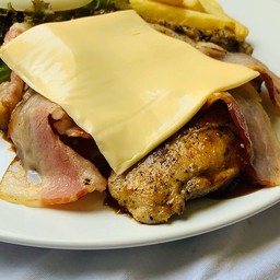 สเต็กไก่เบคอนชีส