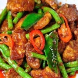 ข้าวราดผัดพริกแกงหมู