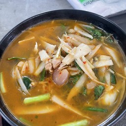 แกงไก่หน่อไม้ส้ม