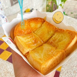 ขนมปังปิ้งเนยนมorน้ำตาล
