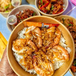 ข้าวกุ้งทอดกระเทียมพริกไทย