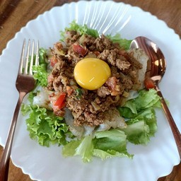 ก๋วยเตี๋ยวเนื้อสับไข่ออนเซ็น