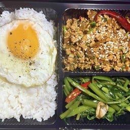 [อร่อยซ่ากับโค้ก] ข้าวหมูสับผักกาดดอง+ผัดผักบุ้งไฟแดง+ไข่ดาว +  โค้ก ออริจินัล (กระป๋อง) 