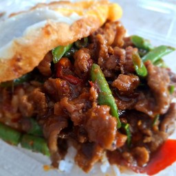 ผัดพริกแกงเนื้อ+ไข่ดาว