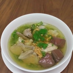 ต้มเลือดหมูครบเครื่อง (ซี่โครงหมู, หมูสับ, ตับ, หัวใจ, เซี่ยงจี๊, เลือด)