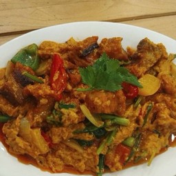 280 หมูกรอบ ผัดไข่เค็ม